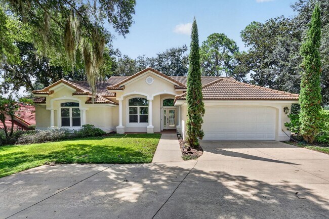 118 W Magnolia Ave
