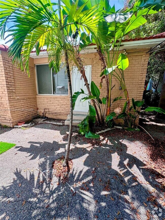 Building Photo - 9065 Harding Ave Rental