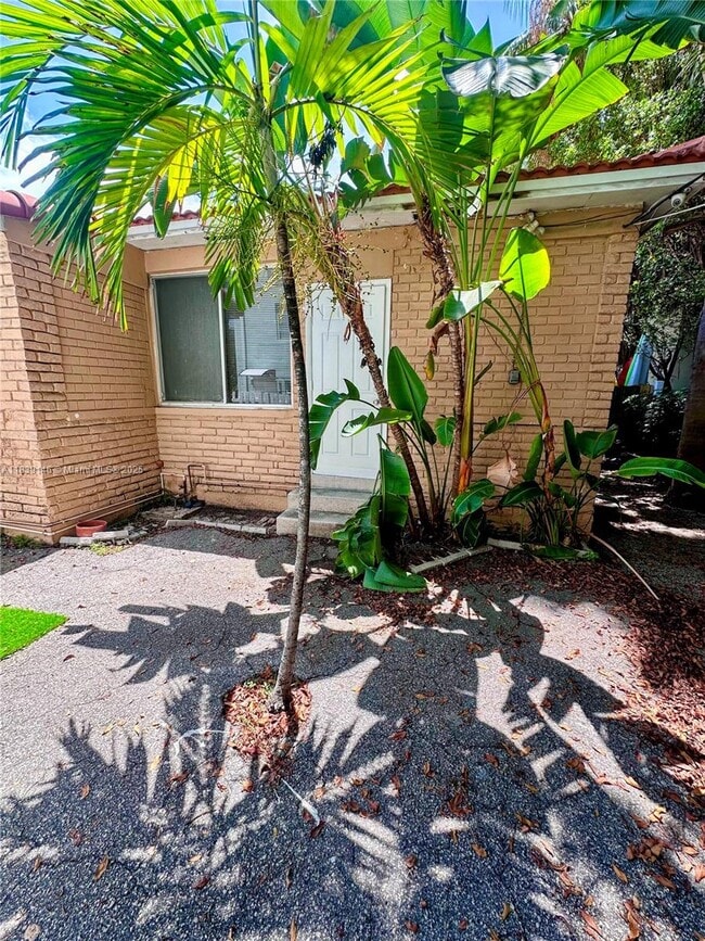 Building Photo - 9065 Harding Ave Rental