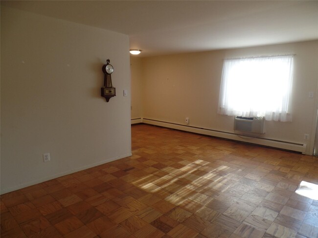 Photo - 170 Jervis Ave Apartment Unit 170