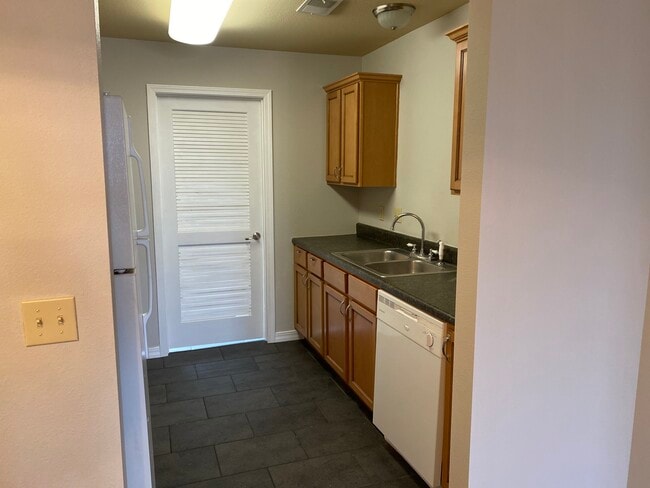 Photo - 320 Toni Ln Unidad D