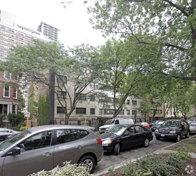 6011 N Kenmore St - 6011 N Kenmore St