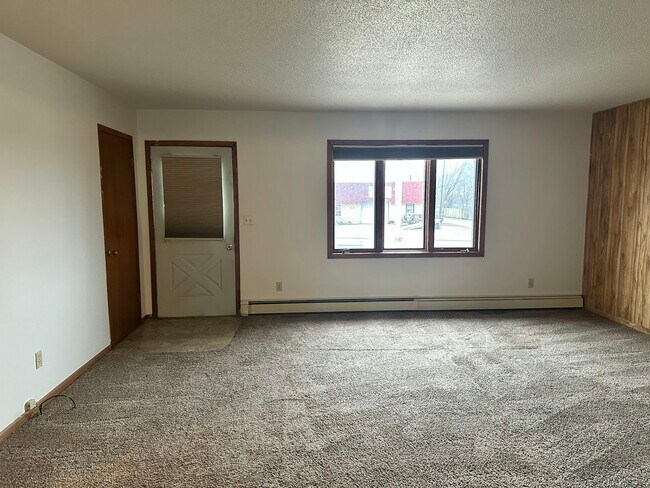 Photo - 1901 Elm Ave