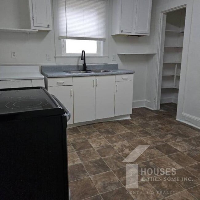 Photo - 201 MacKenzie Dr