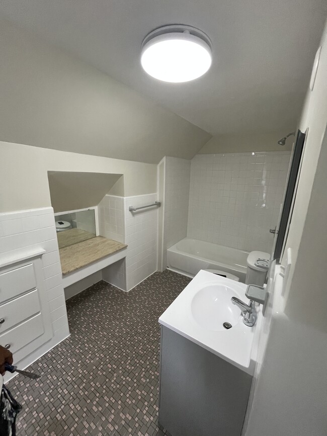Photo - 789 Orange St Unit 789 Orange St #3 New Haven