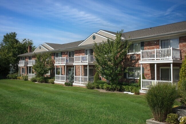 Building Photo - 20 W Shore Rd Unit J Rental