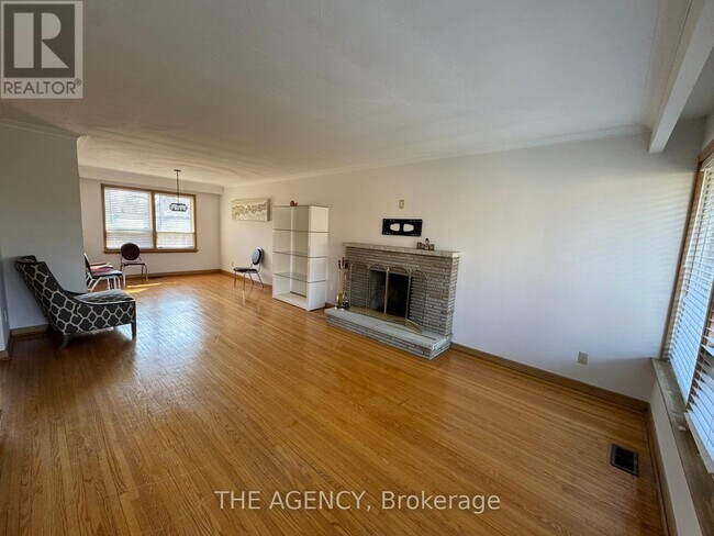 Photo - 64 Farningham Crescent