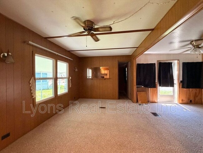 Photo - 140 Lamplighter Ln