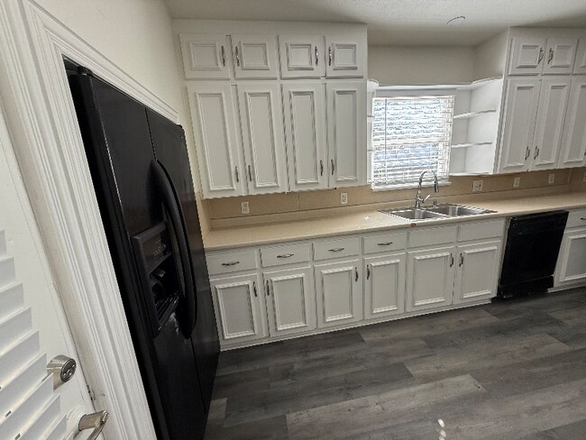 Photo - 116 W Park Row Dr