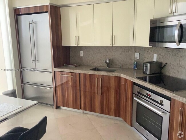 Building Photo - 18911 Collins Ave Unit 706 Rental