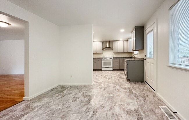 Photo - 4bd/2.5ba Seattle Home