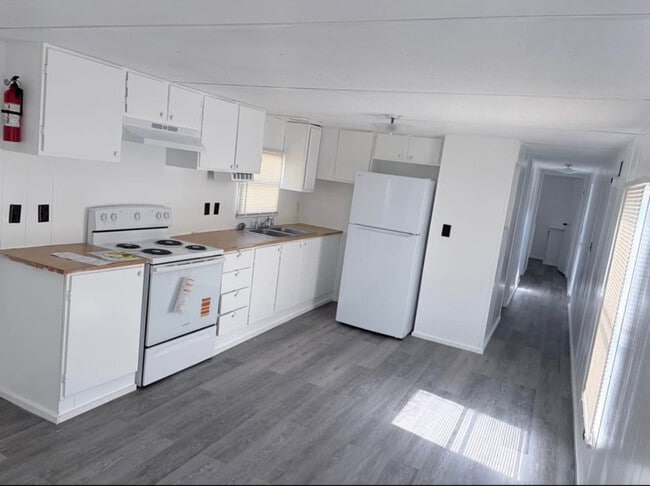 Photo - 215 Weeks Rd