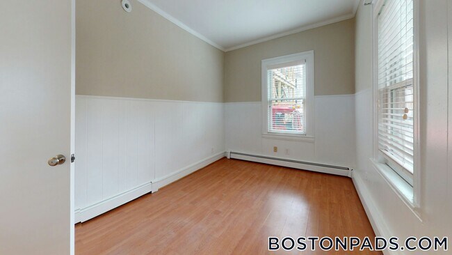 Photo - 310 Lowell St