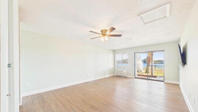 Photo - 301 Lullwater Dr Unit 295