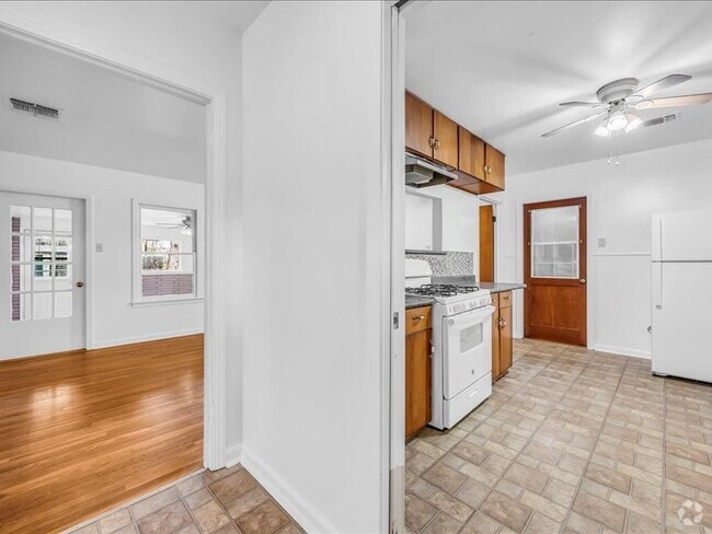 Building Photo - 602 C St Rental
