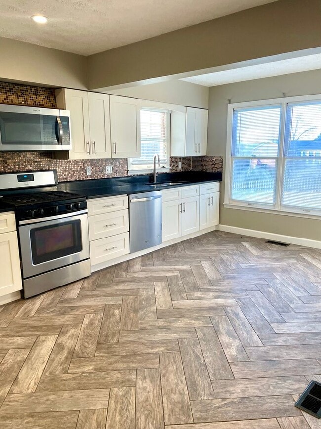 Photo - Available 3/30/2026- Charming Cape Cod in Halls