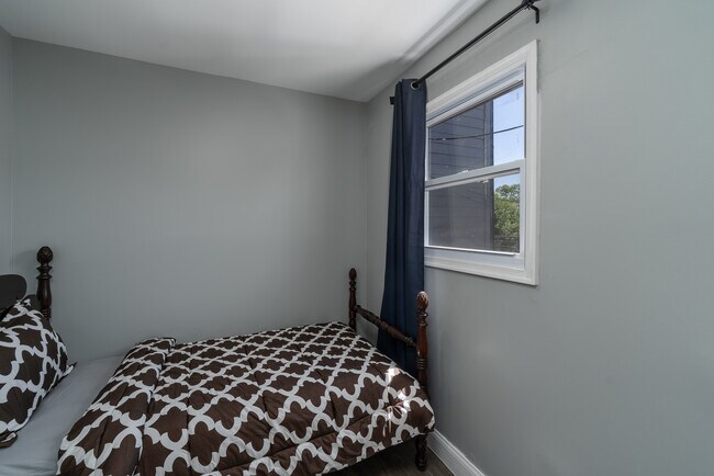 Photo - 1705 West Virginia Ave NE