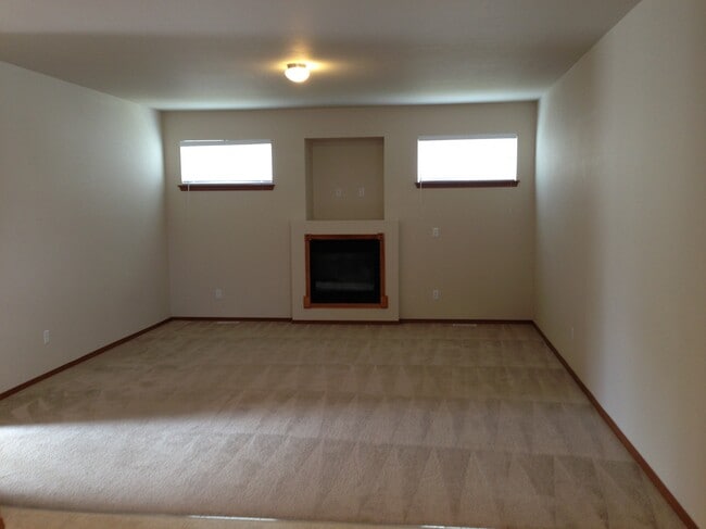 Photo - 202 Hawk Ave SW