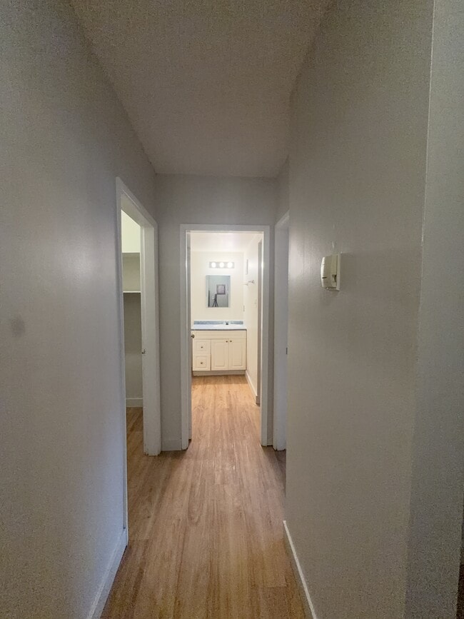 Photo - 10130-10154 154 St Unit 4