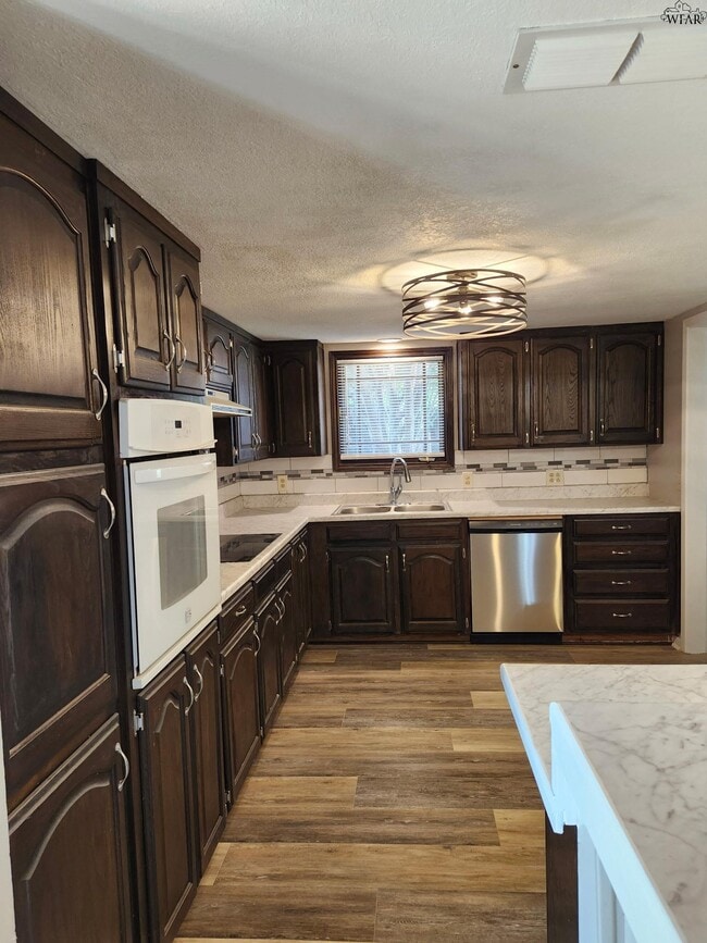Photo - 916 Kiowa Dr