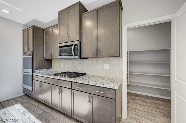 Photo - 7447 Ardenno St