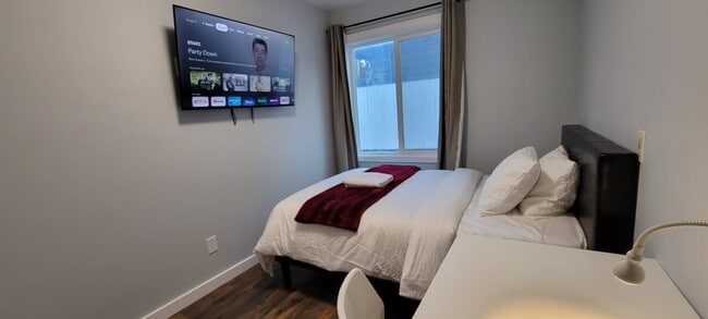 Photo - 19925 Wallingford Ave N