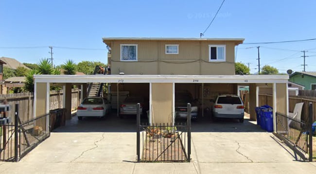 Building Photo - Newly Remodeled Upstairs 2 Bedroom 1 Bath ... Unit 252 South 3rd St.