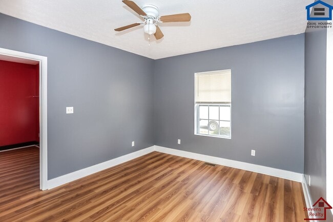 Photo - 912 W Scott Ave