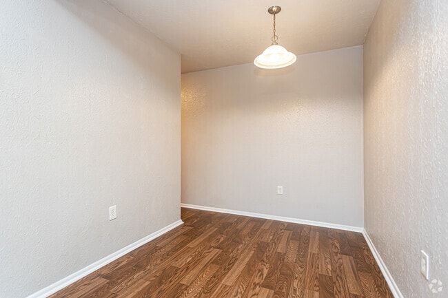 1BR, 1BA - 640SF