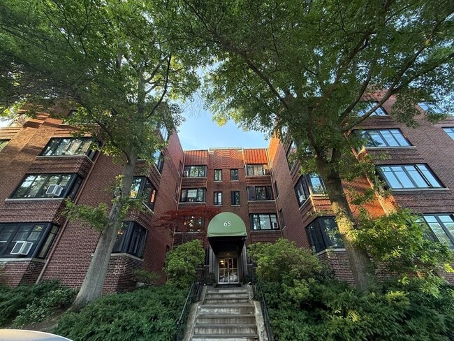 Building Photo - 65 Strathmore Rd Unit 25 Rental
