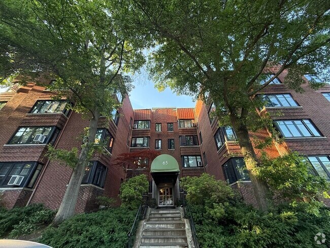 Building Photo - 65 Strathmore Rd Unit 25 Rental