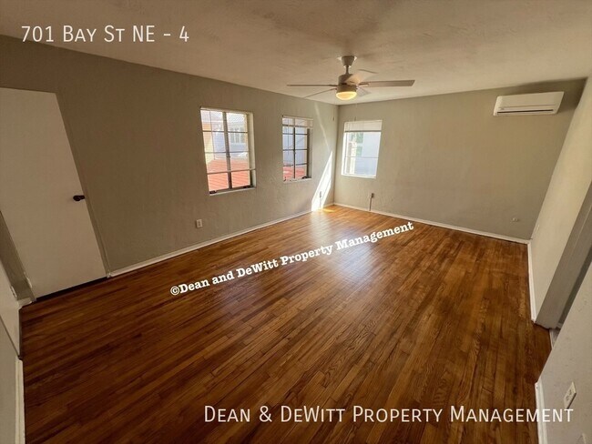 Photo - 701 Bay St NE Unidad 4