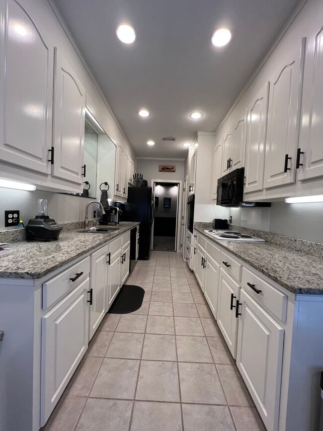 Photo - 806 E Lee St Unit 806 E Lee Street #9