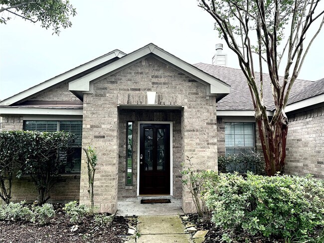 Photo - 2211 Winding Hollow Dr