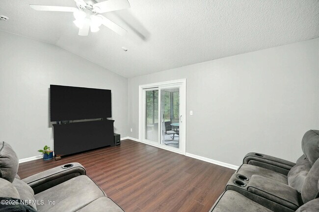 Photo - 832 Heritage Lakes Dr