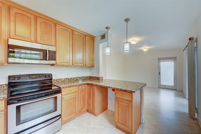 Photo - 410 SW 15th St Unit 101