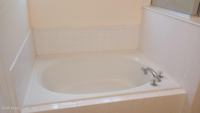 Photo - 561 Lambert St SW