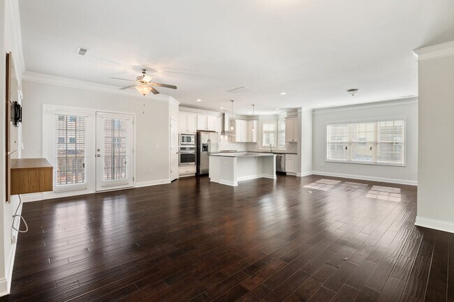 Photo - WOW! LOCATION!! Spacious light filled comfortable 3bedroom home