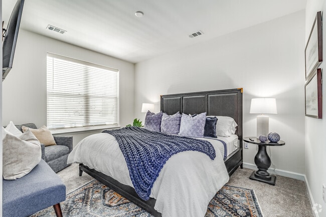 2BR, 2BA - 1115SF - Bedroom