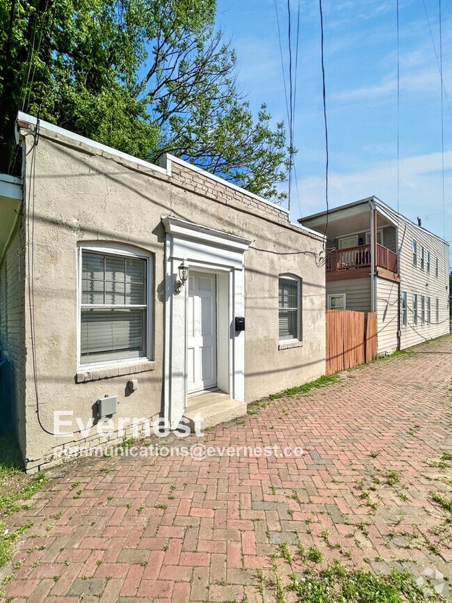Building Photo - 3100 E Marshall St Unit c Rental