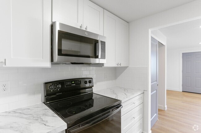 Building Photo - Freshly Remodeled Studio! Unit 2 Rental