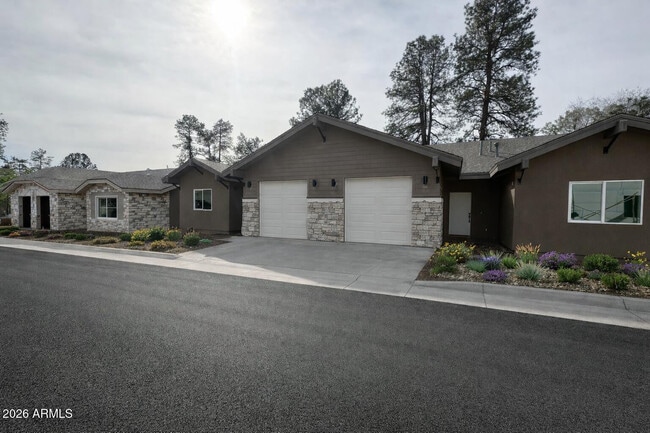 Photo - 561 Sally Ln