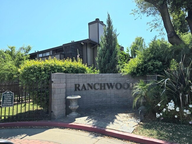 Photo - 4860 E Lane Ave Unit 118