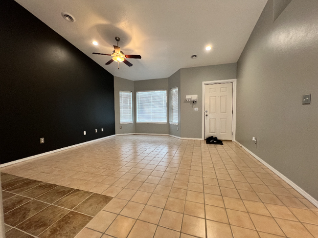 Photo - 7480 Edgebrook Dr House