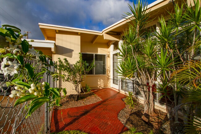 Photo - 1633 Hookani St