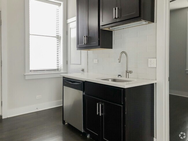 Building Photo - 1948 W Nelson St Unit 2E Rental