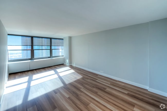 Building Photo - 1194 S Michigan Ave Rental