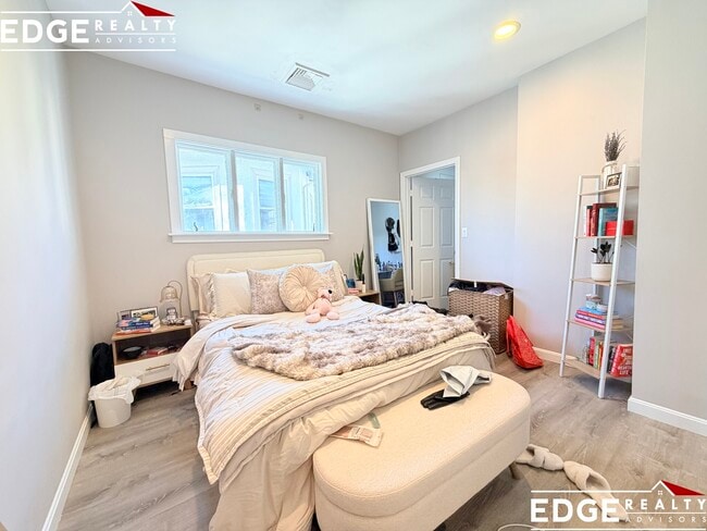 Photo - 19 Long Ave Unit 2