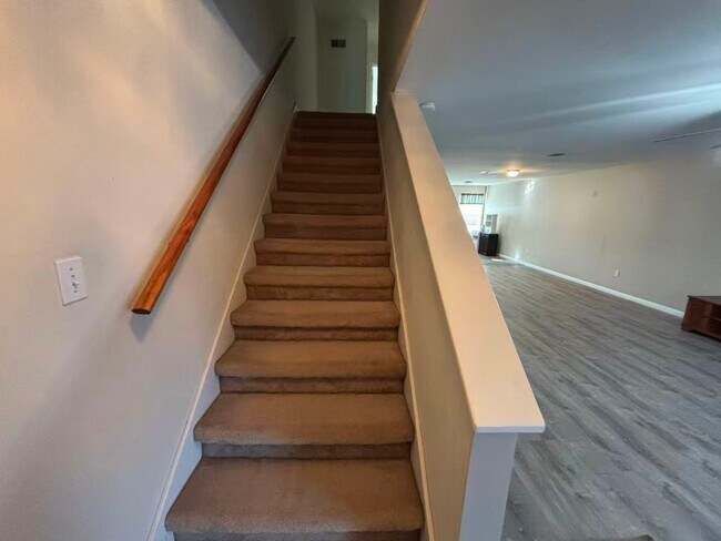 Photo - 211 Greenbriar Dr