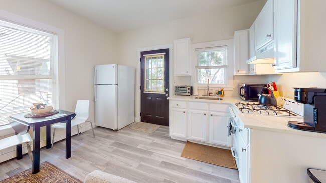 Building Photo - 24 Hews St Unit 1T Rental